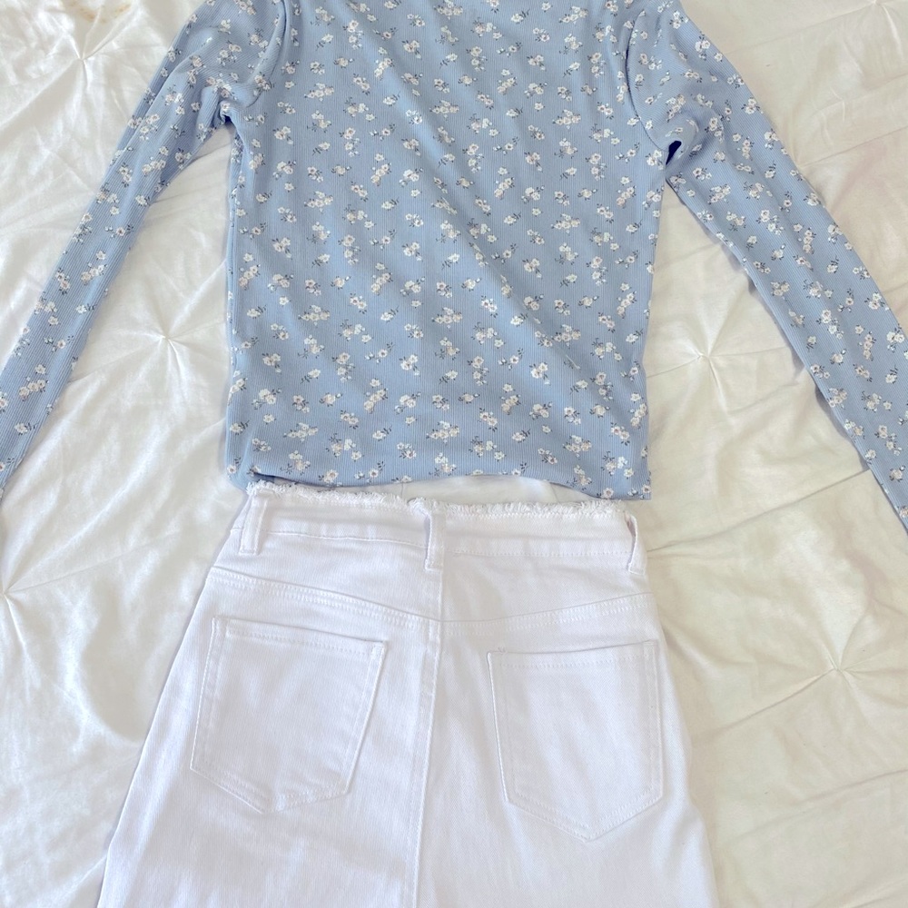Floral long sleeve! - Picture 3 of 3